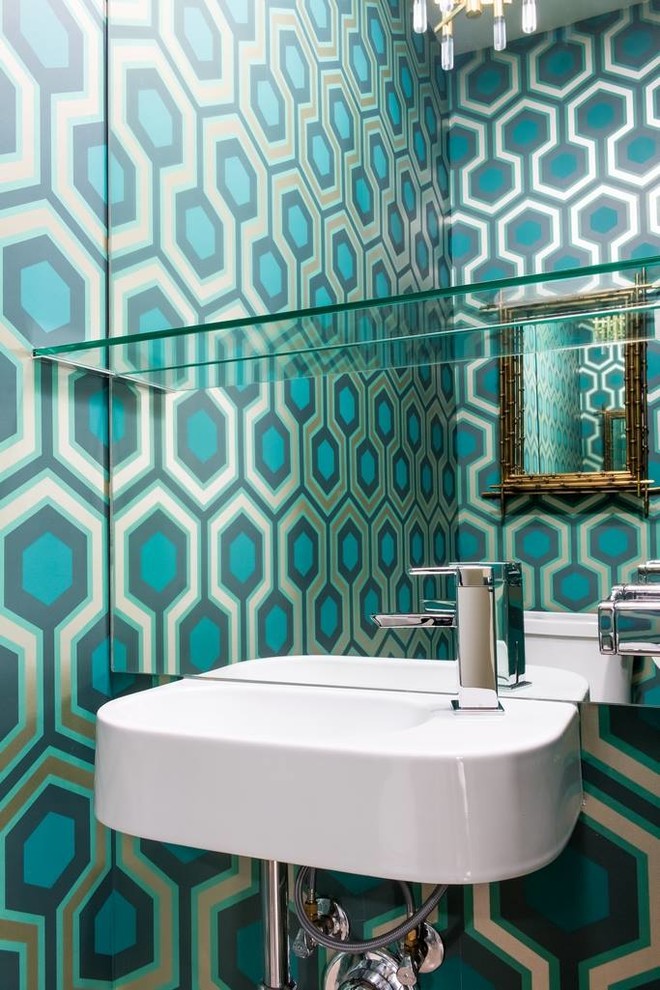 Foto di una piccola stanza da bagno con doccia moderna con piastrelle multicolore, piastrelle di cemento, pareti multicolore e lavabo sospeso