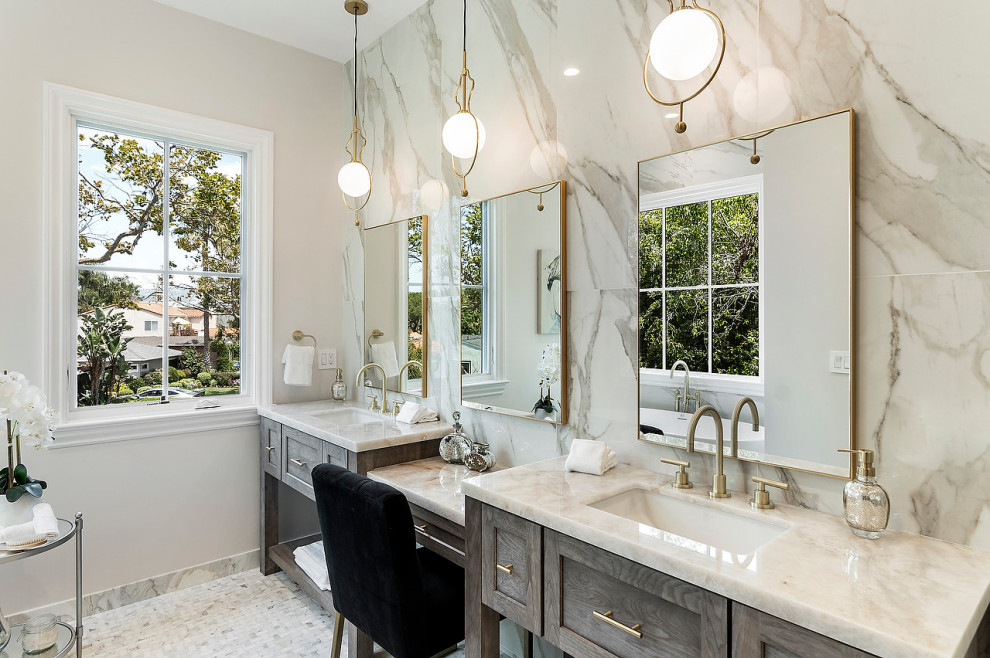 This is an example of a classic bathroom in Los Angeles.