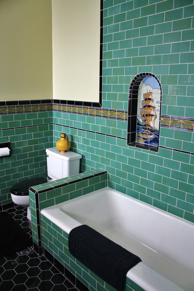 Свежая идея для дизайна: ванная комната среднего размера в средиземноморском стиле с открытым душем, зеленой плиткой, керамической плиткой и полом из керамической плитки - отличное фото интерьера