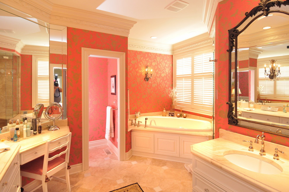 Inspiration for a timeless bathroom remodel in Cleveland