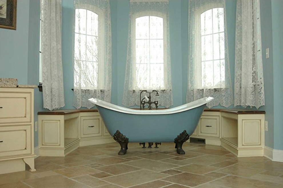 Aménagement d'une salle de bain romantique.