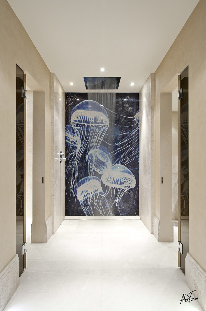 Foto de cuarto de baño moderno con baldosas y/o azulejos azules y paredes azules