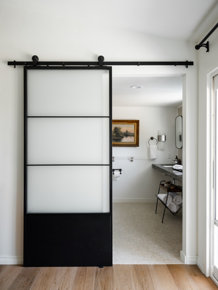 Inspiration for a medium sized classic ensuite bathroom in San Diego with black cabinets, a walk-in shower, a two-piece toilet, brown tiles, ceramic tiles, white walls, ceramic flooring, a submerged sink, granite worktops, beige floors, a shower curtain, black worktops, a wall niche, double sinks and a floating vanity unit.