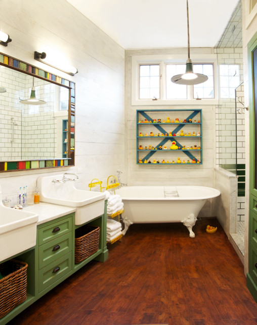 Inspiration for an eclectic kids' bathroom remodel in Chicago