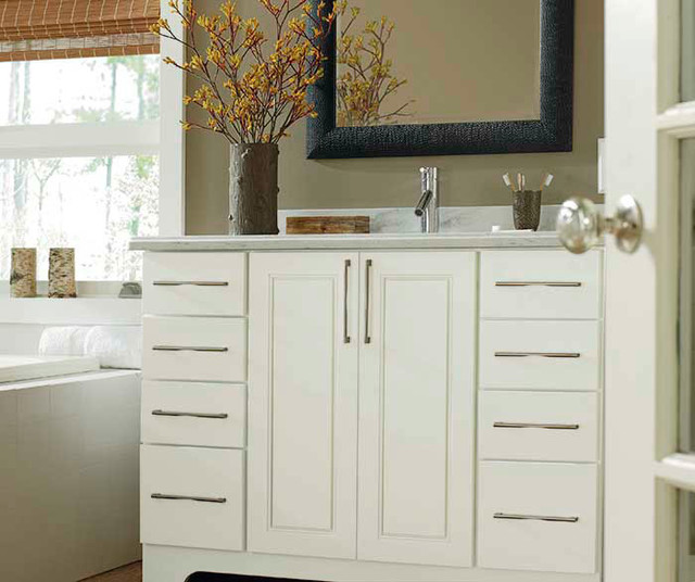 White Bathroom Vanity and Storage Classique Chic Salle de