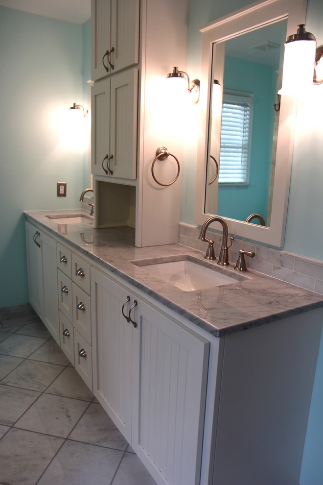 Example of a classic bathroom design in Atlanta