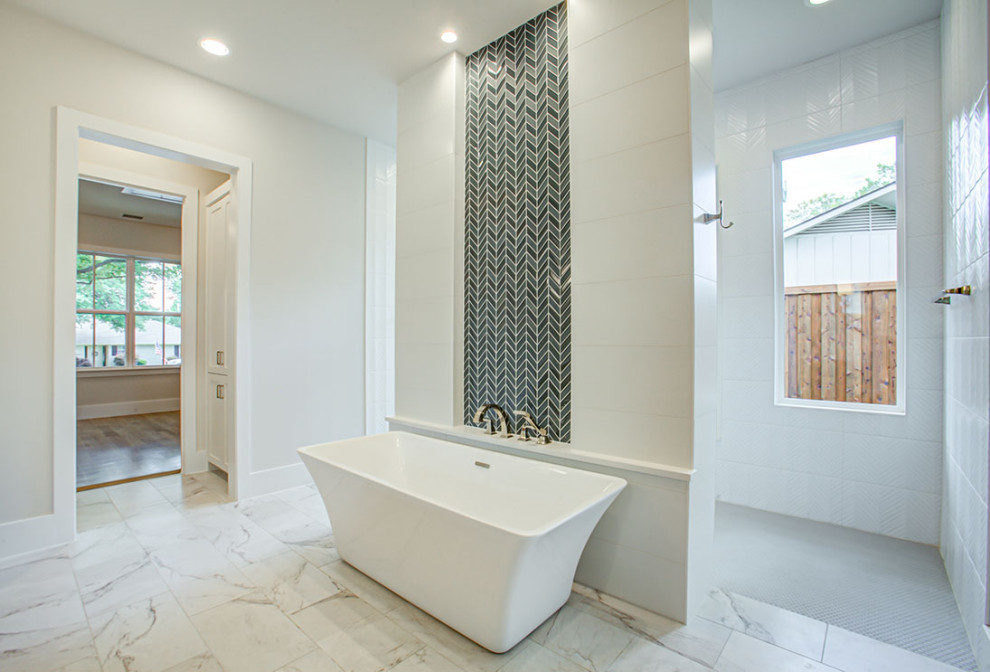 Inspiration for a large traditional ensuite bathroom in Dallas with shaker cabinets, a walk-in shower, a one-piece toilet, an open shower, double sinks and a built in vanity unit.