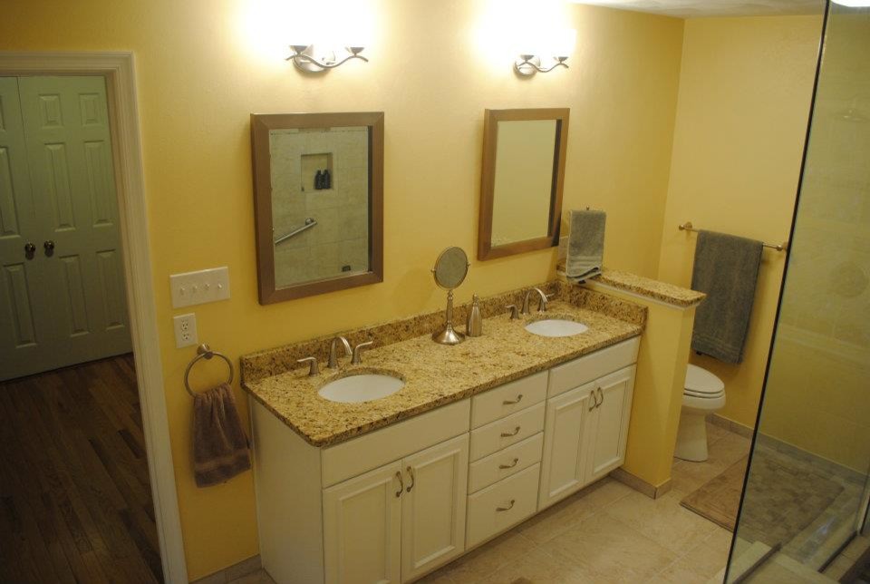 White Painted Cabinets Granite Vanity, Bathrooms With White Cabinets