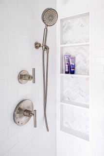 https://st.hzcdn.com/simgs/pictures/bathrooms/white-subway-tile-shower-with-4-tired-niche-kraftmaster-renovations-img~3141fd2c0e7a71e9_3-4441-1-5819988.jpg