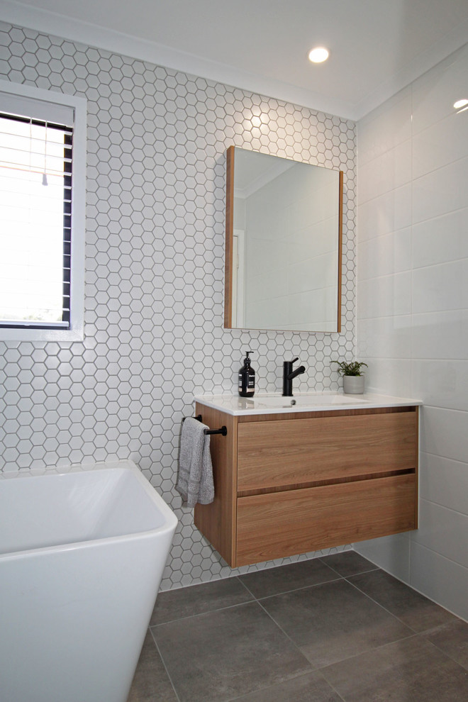 White Walls - Modern - Bathroom - Brisbane - by Brisbane Kitchens and ...