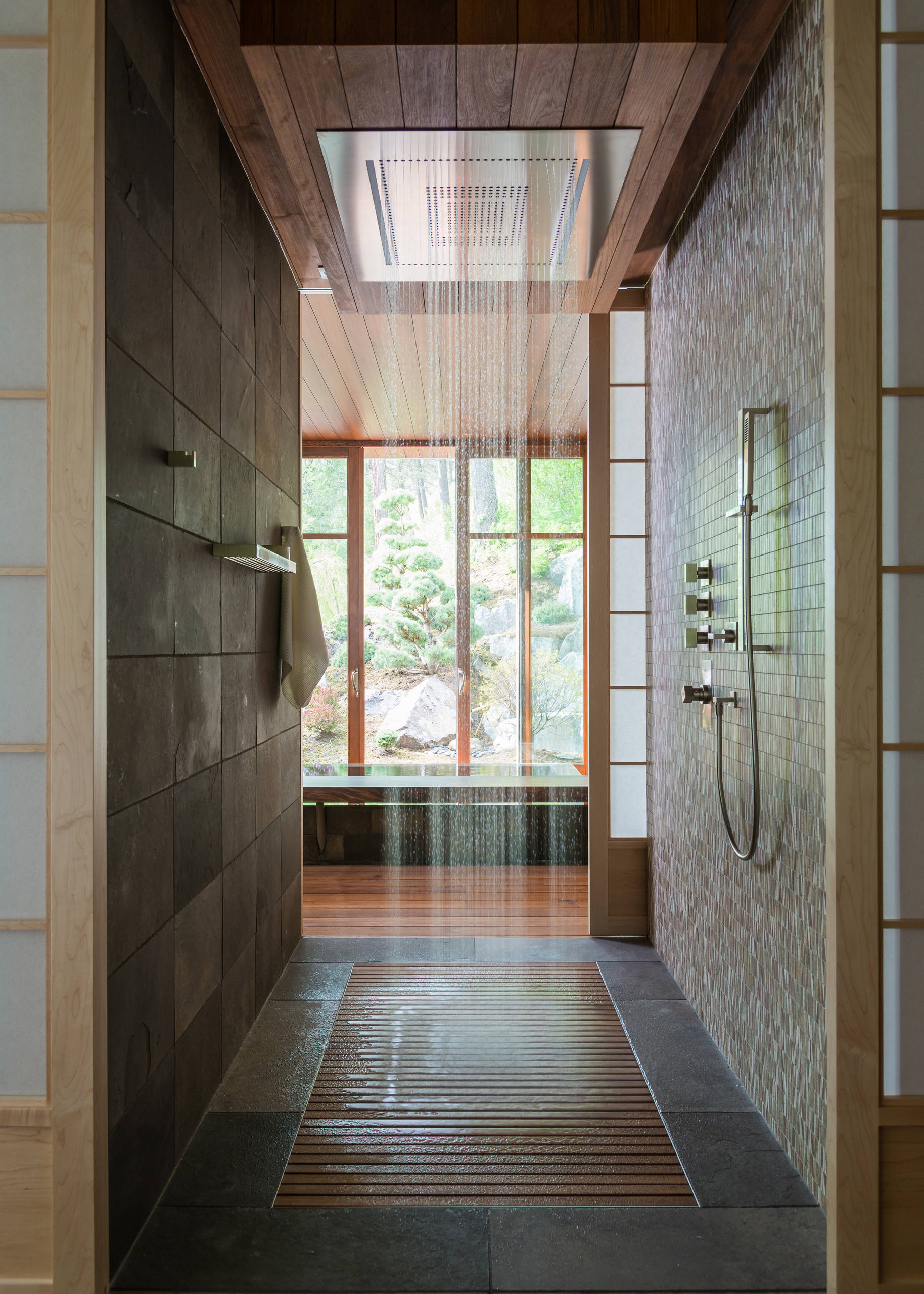 75 Beautiful Doorless Shower Pictures Ideas December 2020 Houzz