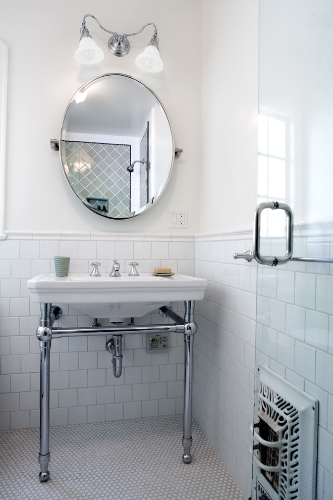 Источник вдохновения для домашнего уюта: ванная комната в современном стиле с консольной раковиной