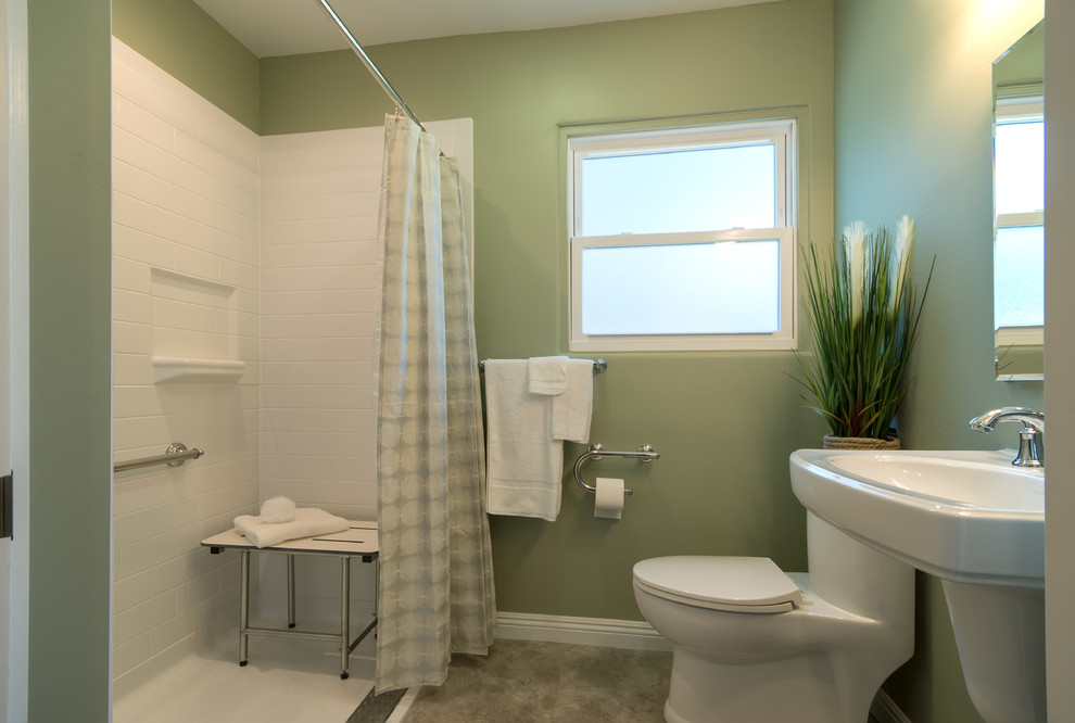 Design ideas for a medium sized traditional bathroom in San Diego.