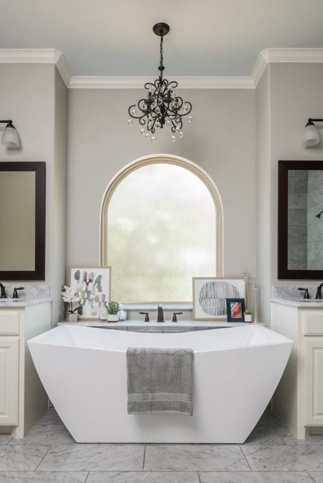 Design ideas for an expansive farmhouse ensuite bathroom in Dallas with raised-panel cabinets, white cabinets, a freestanding bath, an alcove shower, a one-piece toilet, multi-coloured tiles, marble tiles, grey walls, marble flooring, a vessel sink, marble worktops, multi-coloured floors, a hinged door and white worktops.