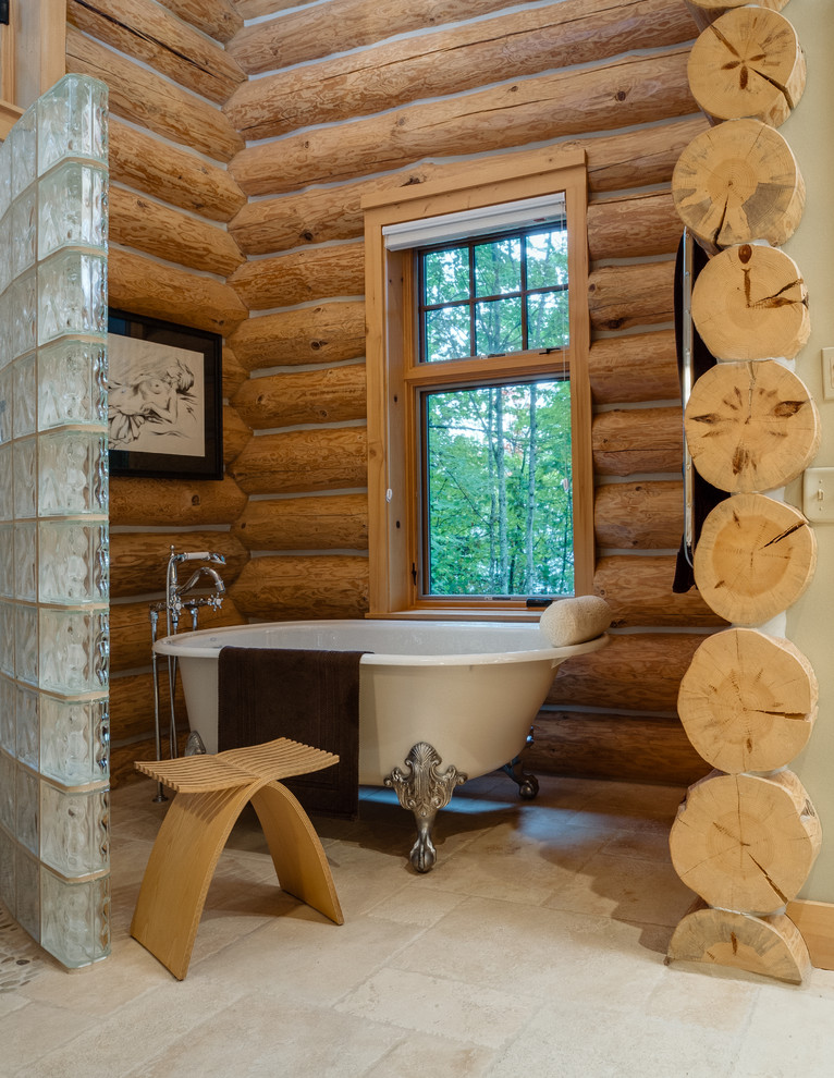 Источник вдохновения для домашнего уюта: ванная комната в деревянном доме в стиле рустика с ванной на ножках