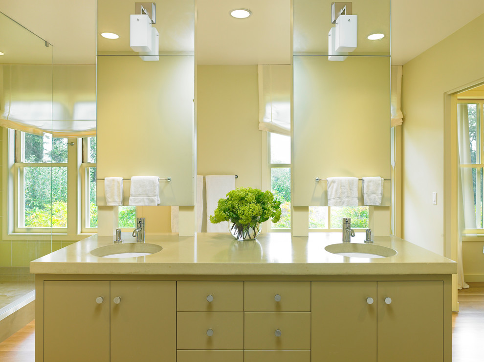 На фото: ванная комната: освещение в стиле неоклассика (современная классика) с врезной раковиной, плоскими фасадами и бежевой плиткой