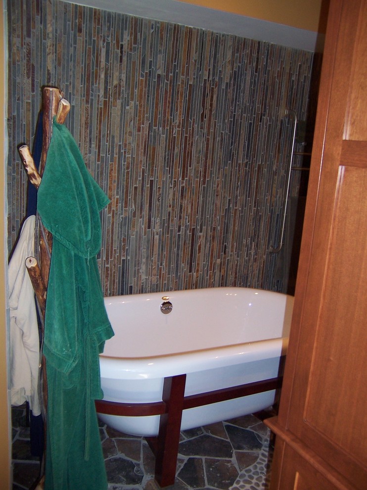 Foto på ett vintage badrum