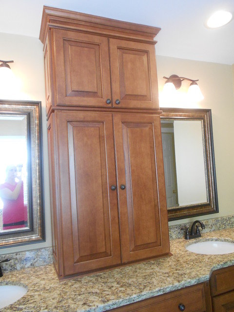 https://st.hzcdn.com/simgs/pictures/bathrooms/winchester-maple-square-in-cognac-finish-by-shenandoah-cabinetry-designs-by-david-l-scott-img~47a15b3a0054aecf_4-5329-1-2d29266.jpg