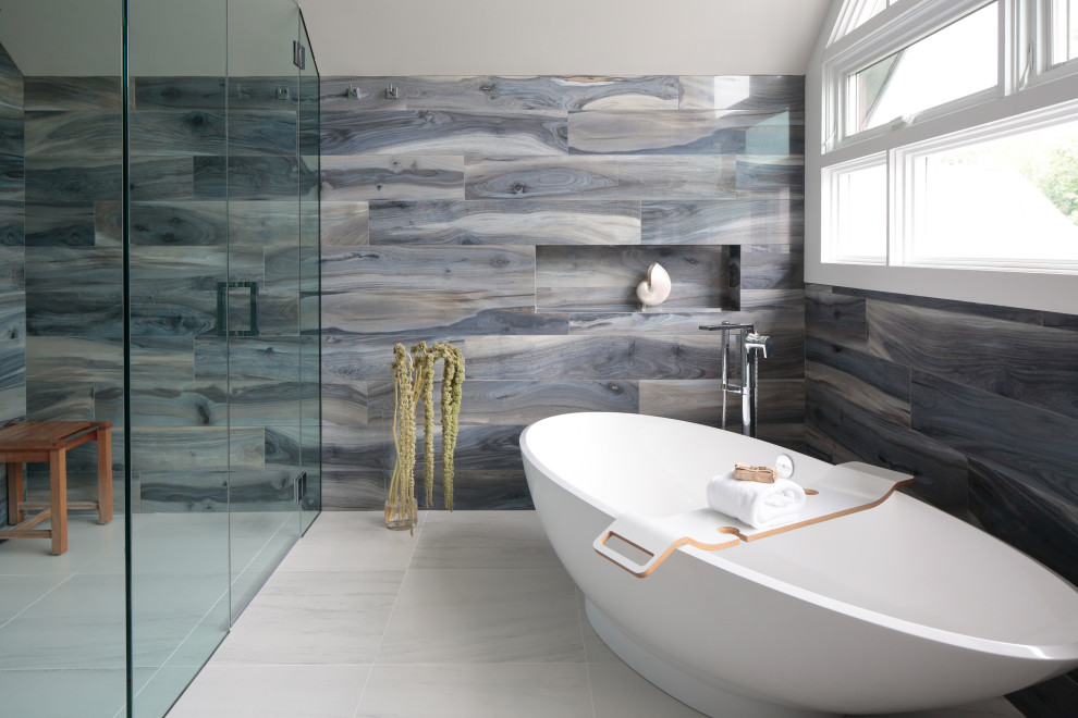 На фото: ванная комната в морском стиле