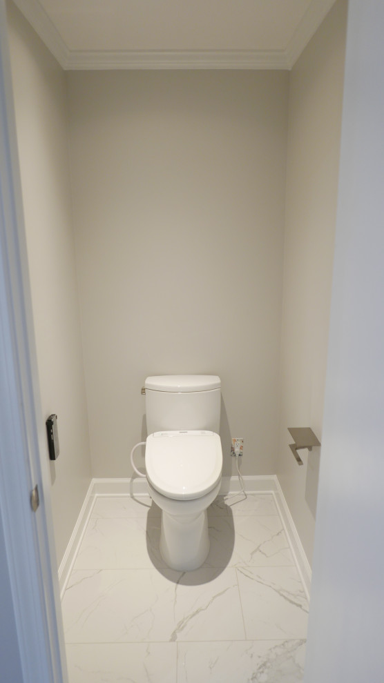 Exemple d'un WC et toilettes chic en bois foncé de taille moyenne avec un placard à porte shaker, un bidet, un carrelage blanc, des carreaux de porcelaine, un mur beige, un sol en carrelage de porcelaine, un lavabo encastré, un plan de toilette en quartz modifié, un sol blanc, un plan de toilette blanc et meuble-lavabo suspendu.
