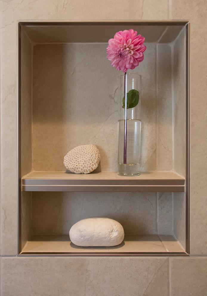 Immagine di una stanza da bagno padronale contemporanea di medie dimensioni con doccia alcova, piastrelle beige, piastrelle in gres porcellanato e pavimento in gres porcellanato