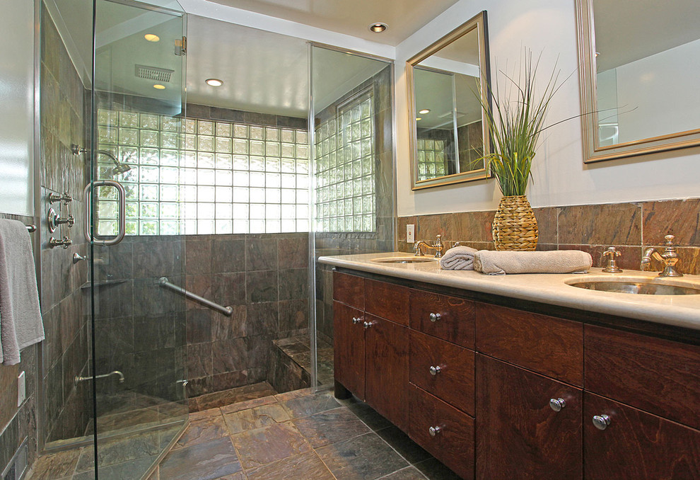 Inspiration for a classic bathroom in Los Angeles.