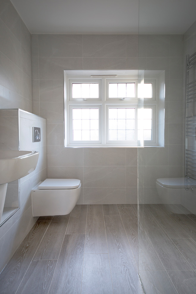 Ispirazione per una piccola stanza da bagno minimal con piastrelle in gres porcellanato e pavimento in gres porcellanato