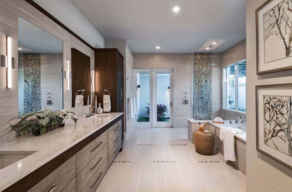 Exempel på ett stort modernt flerfärgad flerfärgat en-suite badrum, med släta luckor, grå skåp, en hörndusch, klinkergolv i porslin, ett undermonterad handfat, bänkskiva i kvarts, ett undermonterat badkar, grå kakel, vita väggar, grått golv och med dusch som är öppen