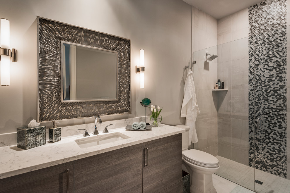 Example of a mid-sized trendy 3/4 multicolored tile and mosaic tile porcelain tile and gray floor bathroom design in Miami with flat-panel cabinets, gray cabinets, a two-piece toilet, an undermount sink, quartz countertops, a hinged shower door, gray walls and white countertops