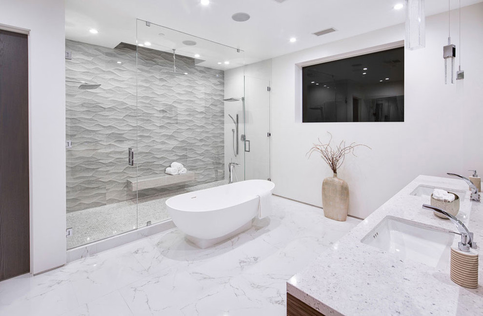 Exemple d'une grande salle de bain principale tendance en bois foncé avec un placard à porte plane, un plan de toilette en granite, une baignoire indépendante, une douche double, un mur blanc, un sol en marbre, un lavabo encastré, un sol blanc et une cabine de douche à porte battante.