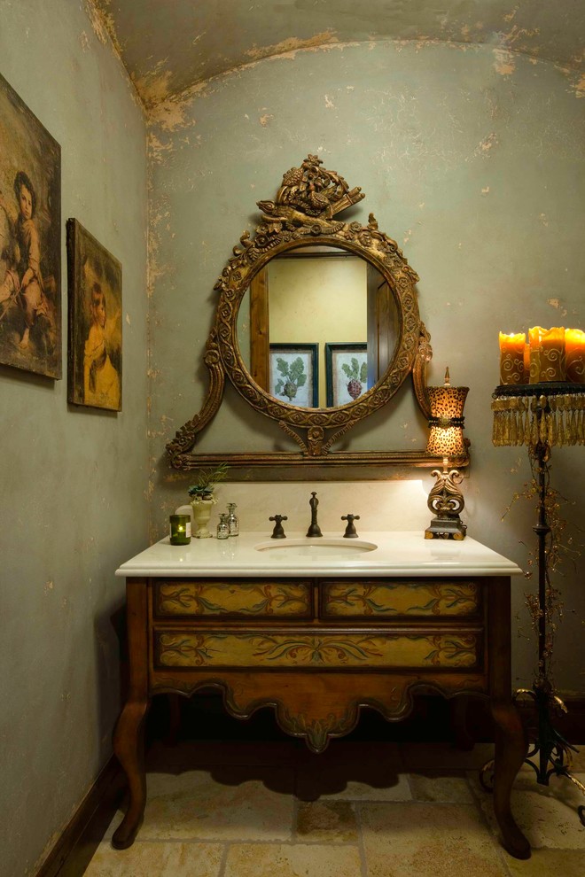 Источник вдохновения для домашнего уюта: ванная комната в викторианском стиле с фасадами островного типа, темными деревянными фасадами, разноцветной плиткой, каменной плиткой, разноцветными стенами и душевой кабиной