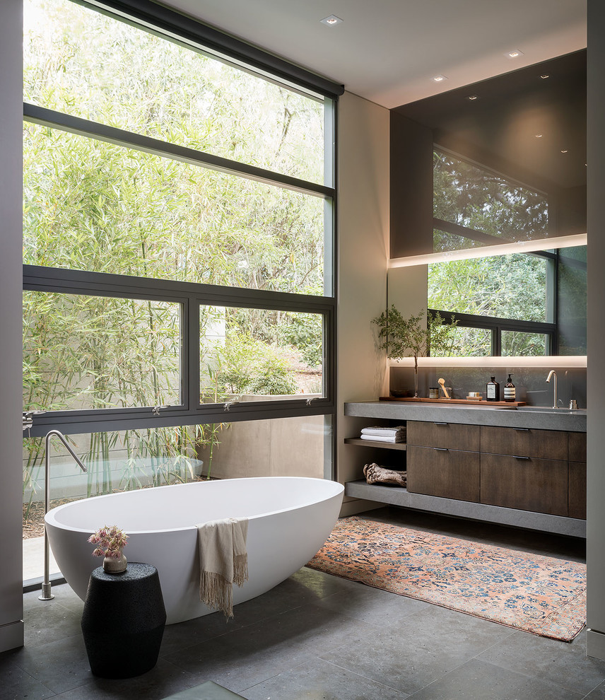 Example of a mid-century modern bathroom design in Orange County