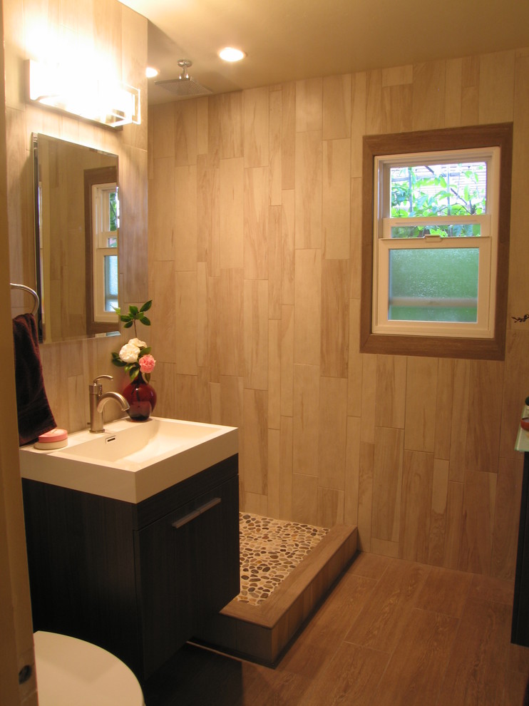 Example of a zen bathroom design in San Diego