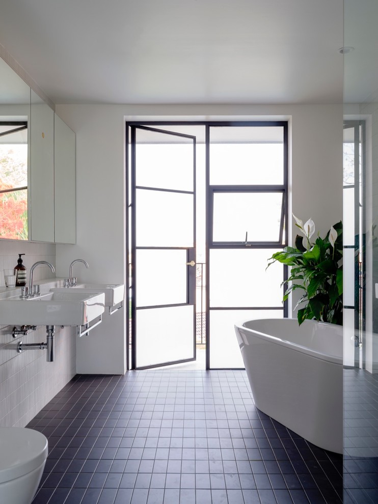 Пример оригинального дизайна: большая главная ванная комната в современном стиле