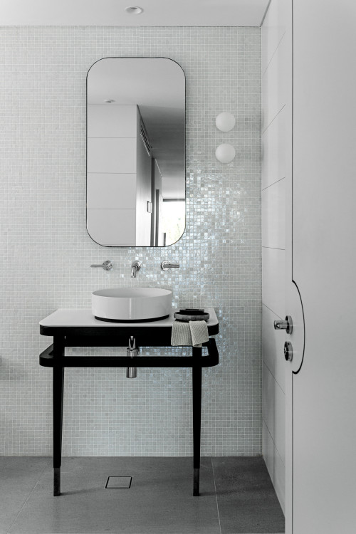 Artistic Wonder: Glass Mosaic Tile in a Contemporary Bathroom