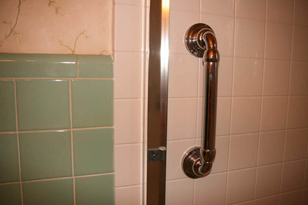 Photo of a midcentury bathroom in New York.