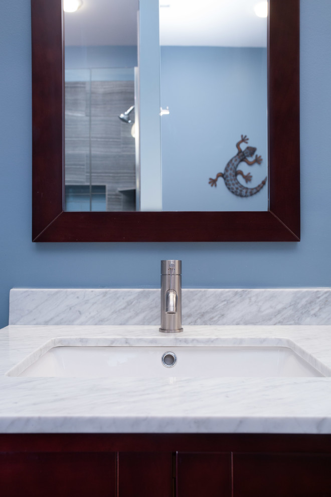 Example of a mid-sized minimalist master blue tile and subway tile ceramic tile bathroom design in Chicago with shaker cabinets, dark wood cabinets, a two-piece toilet, blue walls, an undermount sink and marble countertops