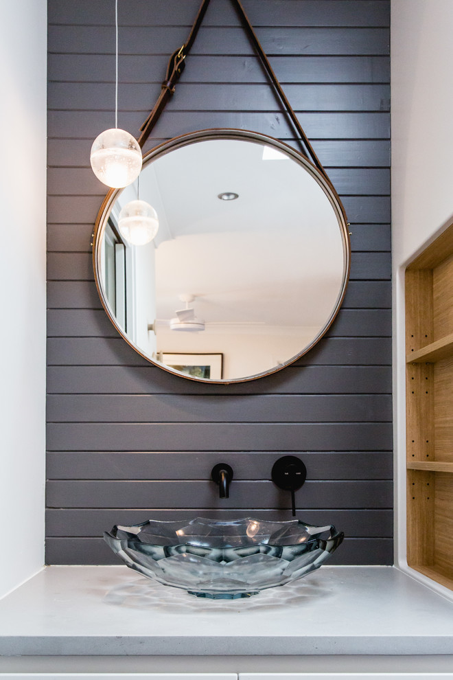メルボルンにあるコンテンポラリースタイルのおしゃれな浴室 (ベッセル式洗面器) の写真