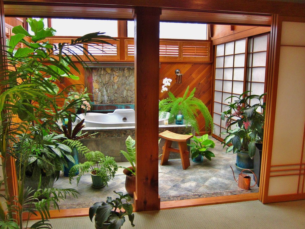 Foto de cuarto de baño asiático de tamaño medio con suelo de baldosas de cerámica