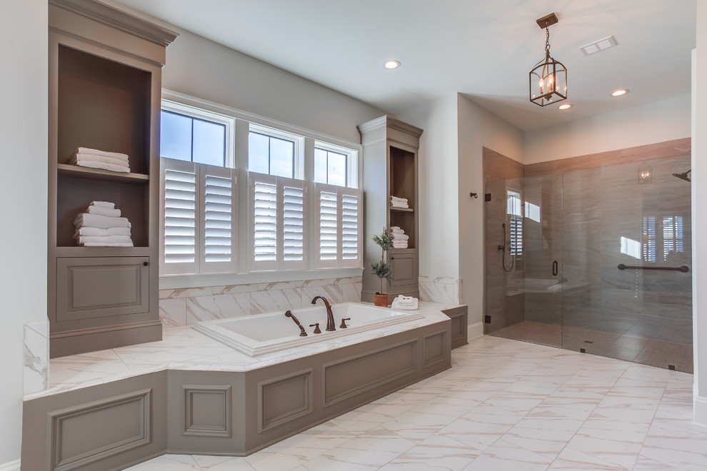 На фото: ванная комната в стиле кантри с накладной ванной и полом из керамогранита с