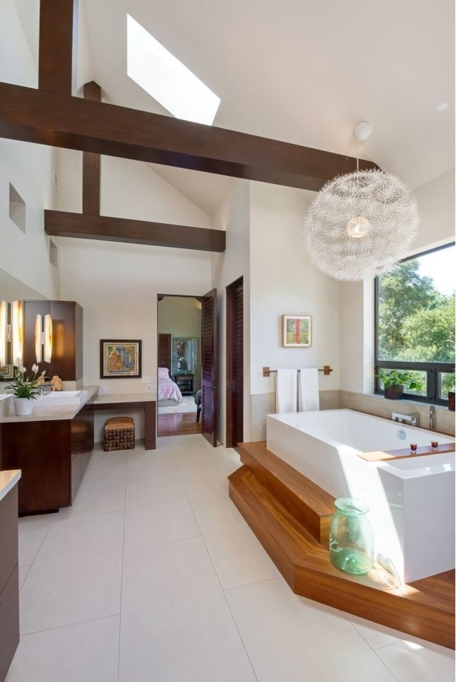 Bathroom - tropical bathroom idea in Los Angeles