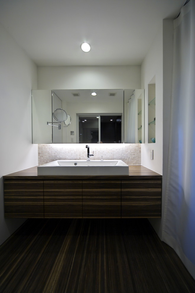 This is an example of a contemporary bathroom in Nagoya.