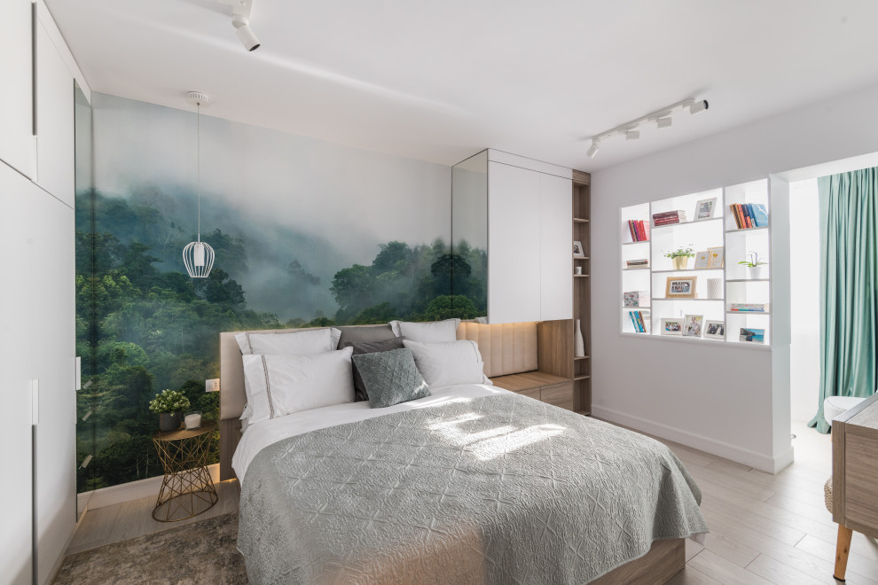 Modernes Schlafzimmer mit weißer Wandfarbe, grauem Boden und Tapetenwänden in Sonstige