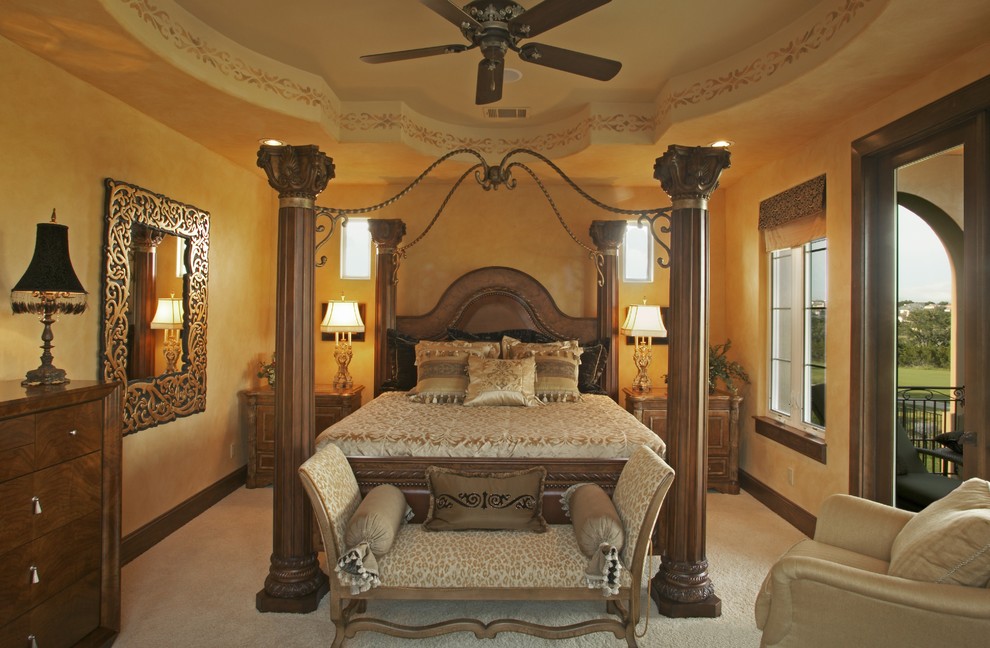 オースティンにある地中海スタイルのおしゃれな寝室のインテリア