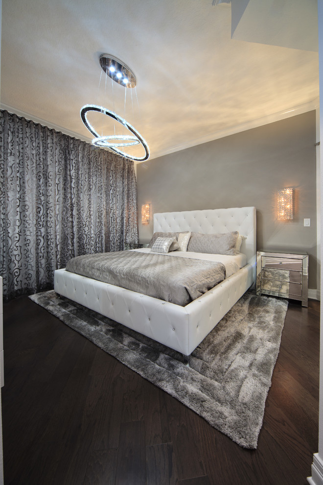 Inspiration for a modern bedroom remodel in Orlando