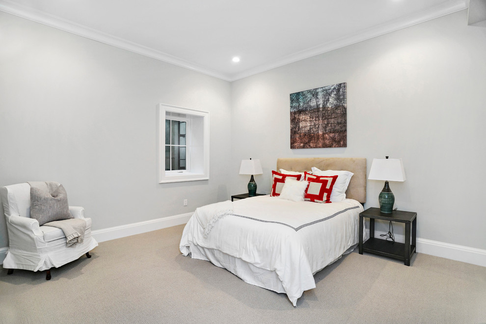 Imagen de habitación de invitados tradicional renovada de tamaño medio con paredes grises y moqueta
