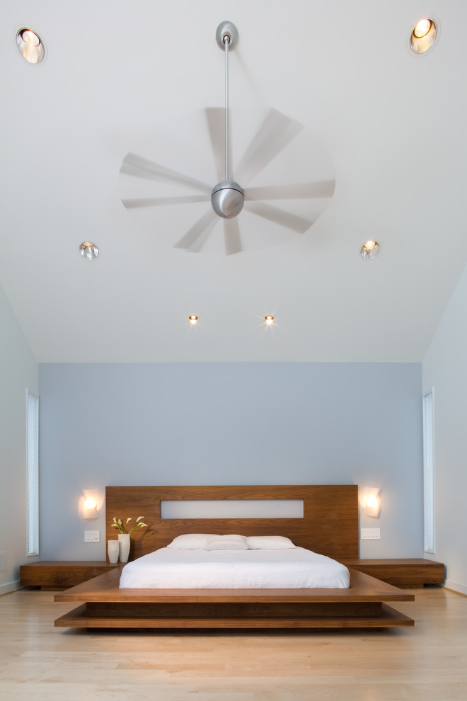 Example of a minimalist bedroom design in DC Metro with white walls