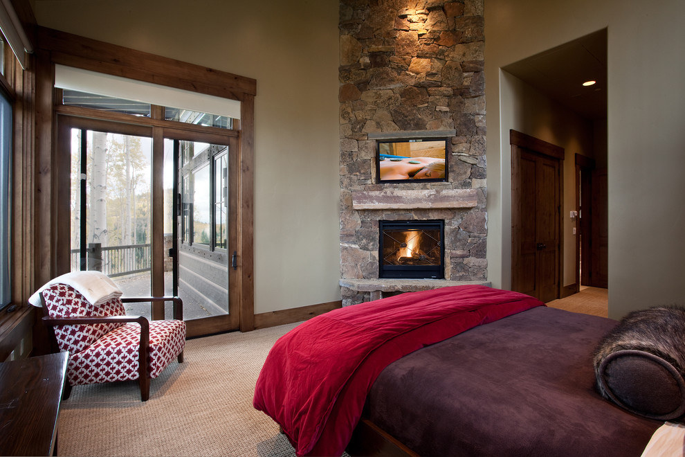 Cette photo montre une chambre avec moquette montagne avec un mur gris et une cheminée d'angle.