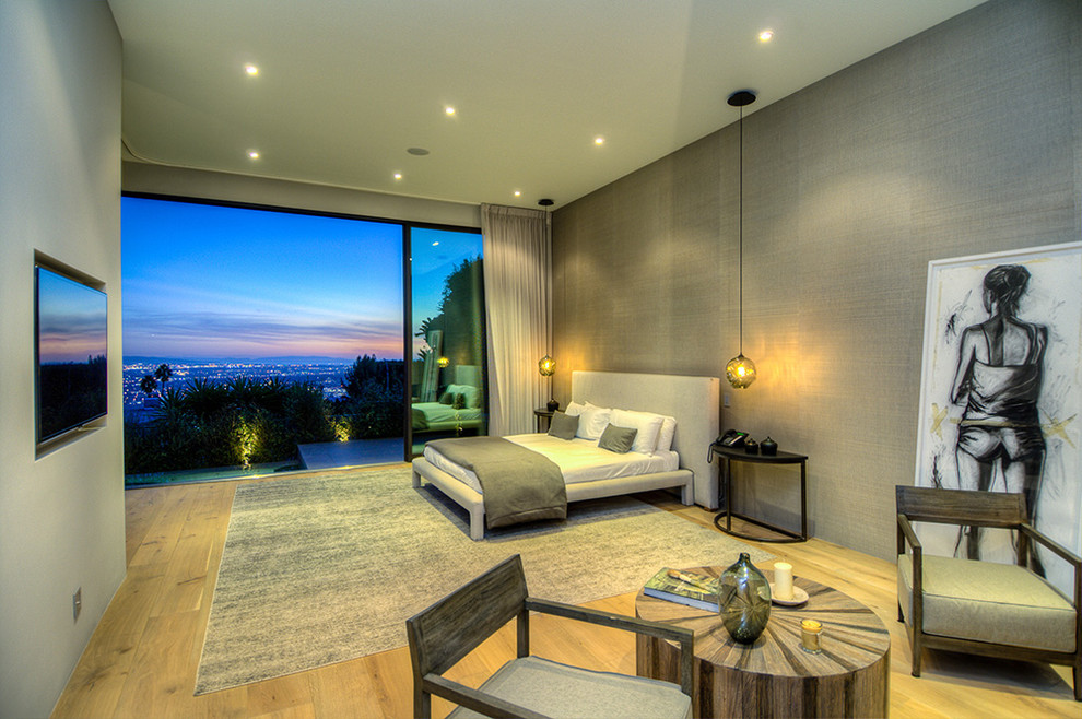 Inspiration for a modern bedroom in Los Angeles.