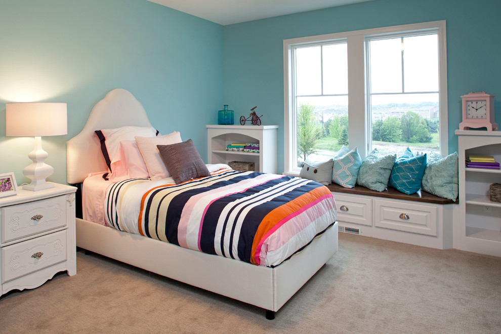 Источник вдохновения для домашнего уюта: гостевая спальня среднего размера, (комната для гостей) с синими стенами и ковровым покрытием